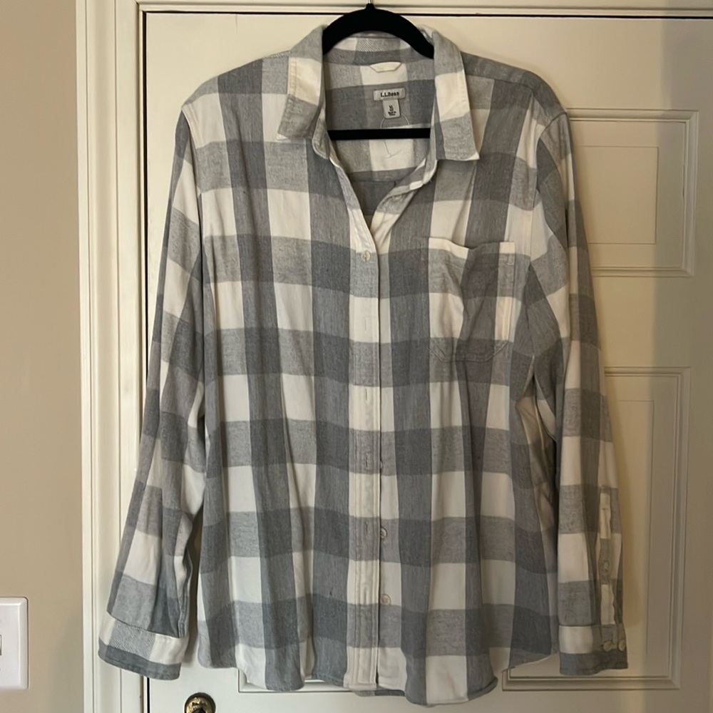 Women’s ll bean buffalo plaid flannel.